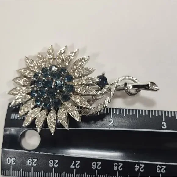 Vintage Lisner Silver Tone Rhinestone Flower Brooch - Picture 5 of 6